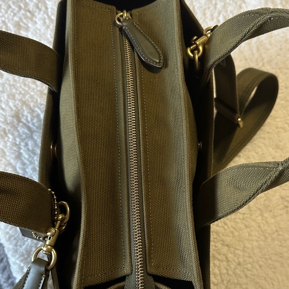 Coach cargo tote - Picture 8 of 16